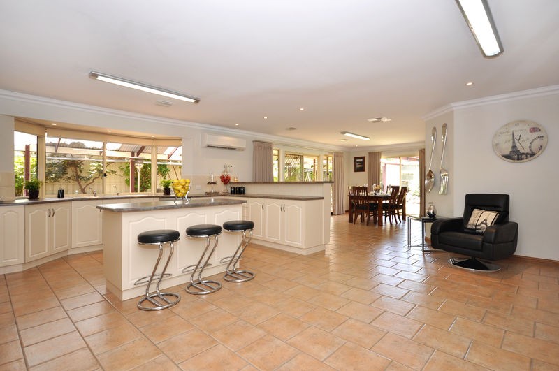 2 Nicholas Walk, ABERFOYLE PARK, SA 5159