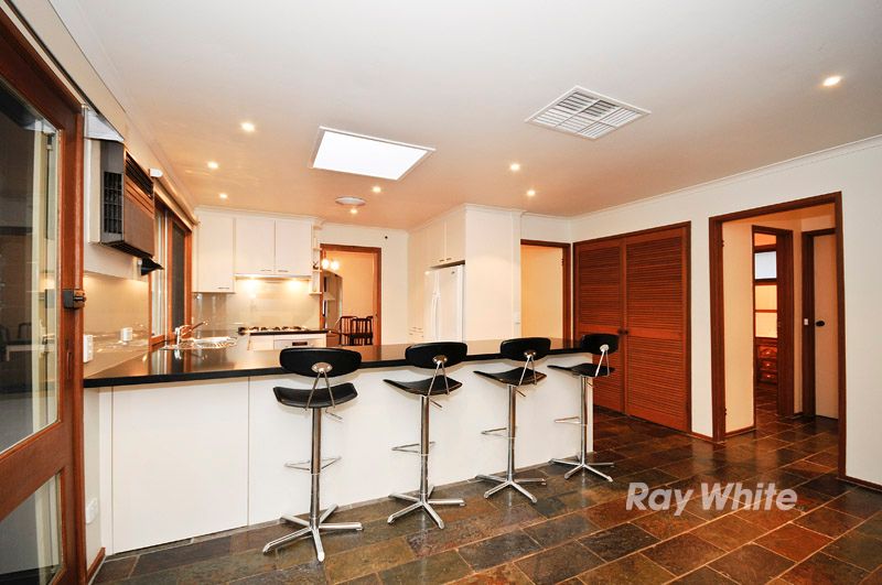 6 Dewsbury Court, WANTIRNA, VIC 3152