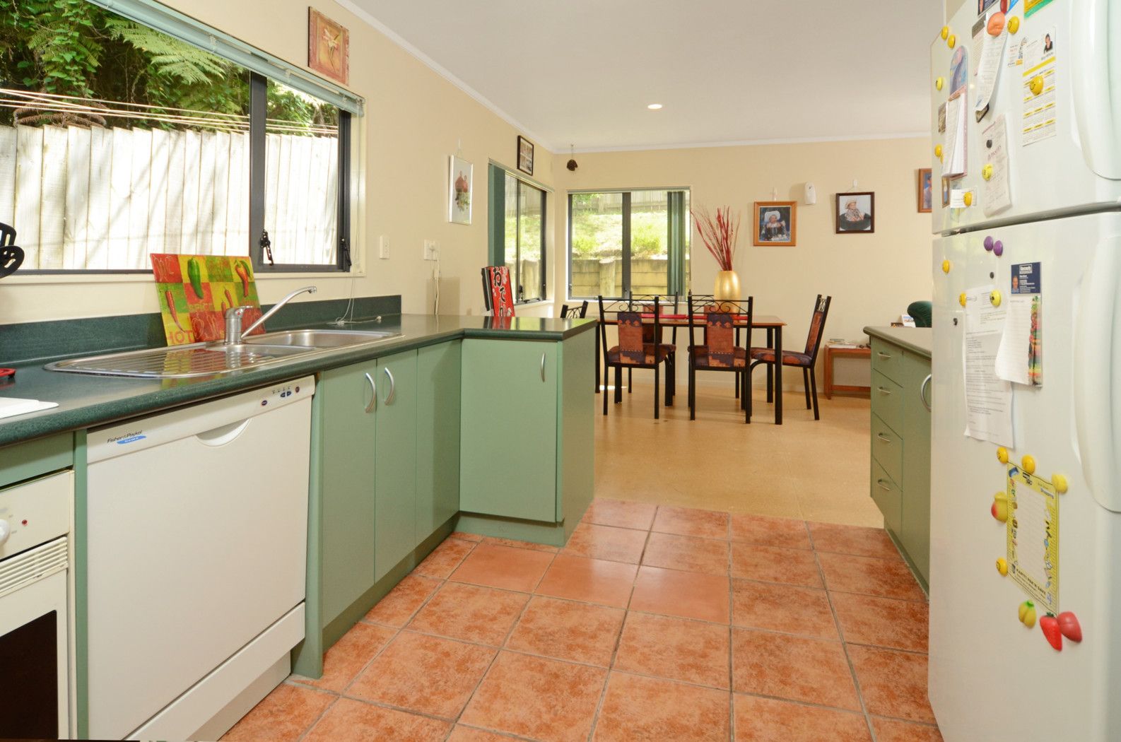 9a View Road, GLENFIELD, North Shore City
