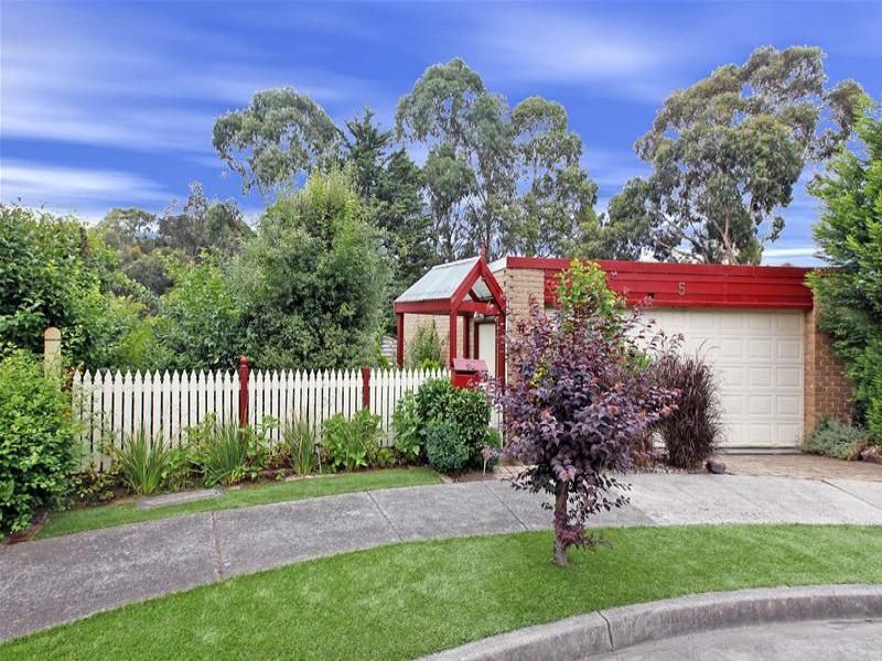 5 Delpura Glen, GREENSBOROUGH VIC 3088