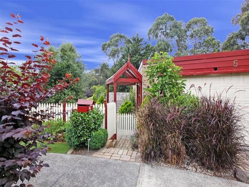 5 Delpura Glen, GREENSBOROUGH, VIC 3088