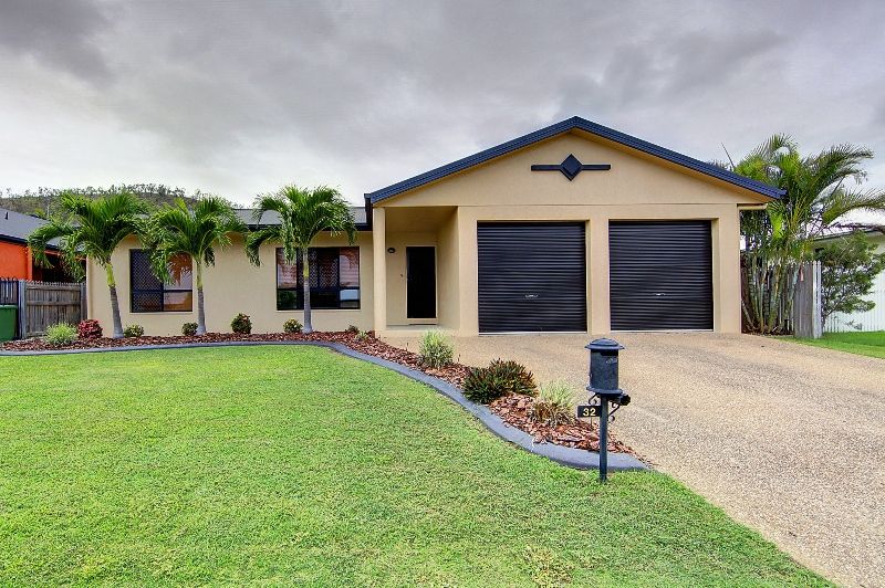 32 Monaro Circuit, MOUNT LOUISA QLD 4814