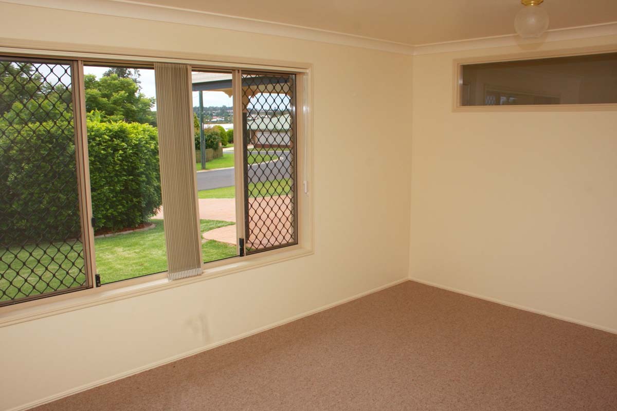 45 Broadfoot Street, Kearneys Spring, QLD 4350