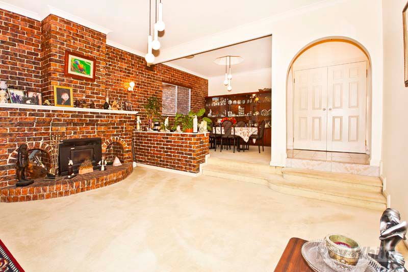 2  Forbes Close, ABBOTSBURY, NSW 2176