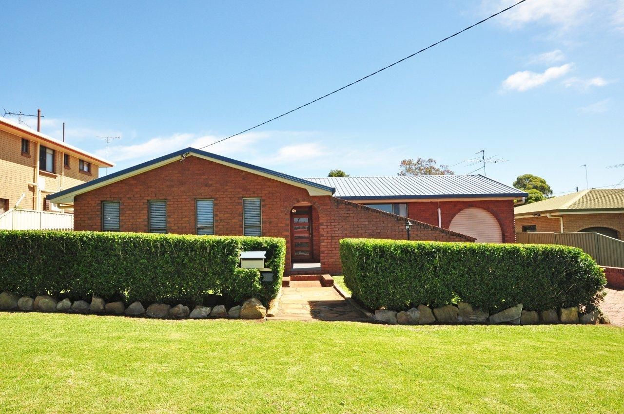 25 Nellie Street, CENTENARY HEIGHTS QLD 4350