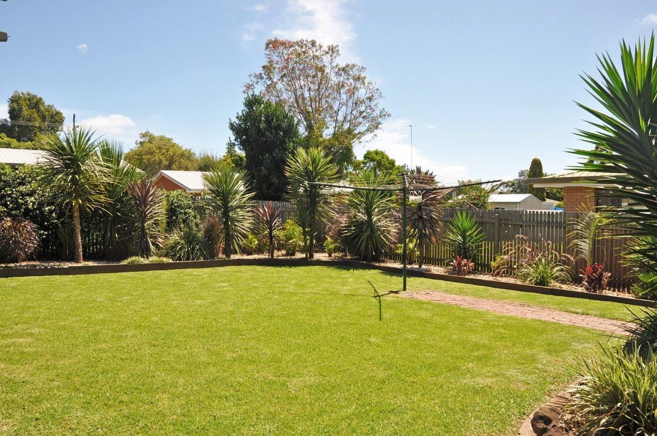25 Nellie Street, CENTENARY HEIGHTS, QLD 4350