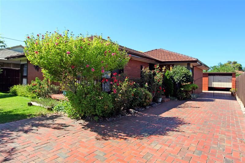 34 Sandhurst Crescent, BUNDOORA VIC 3083