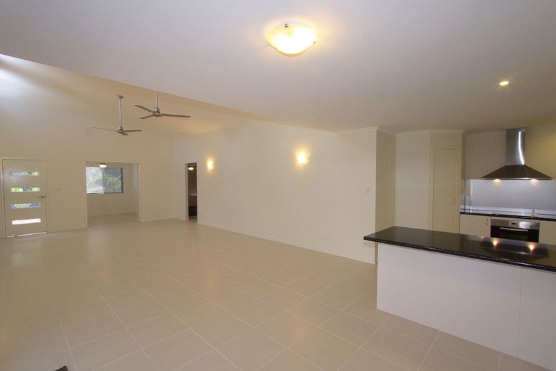 4 Kentia Avenue, MOORE PARK BEACH QLD 4670