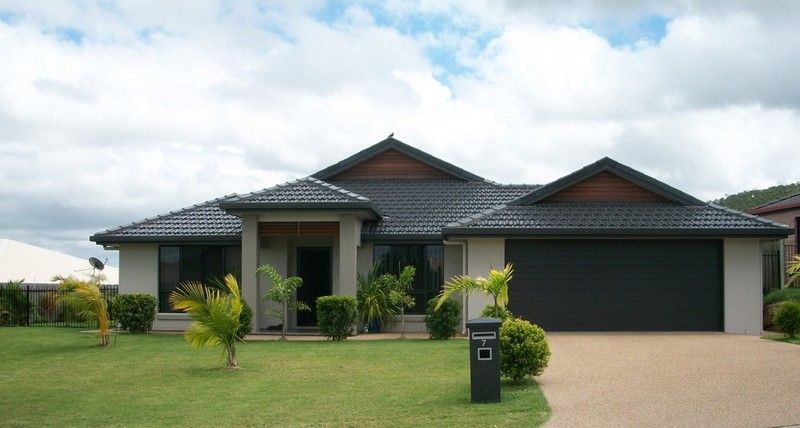 7 Laird Avenue, NORMAN GARDENS QLD 4701