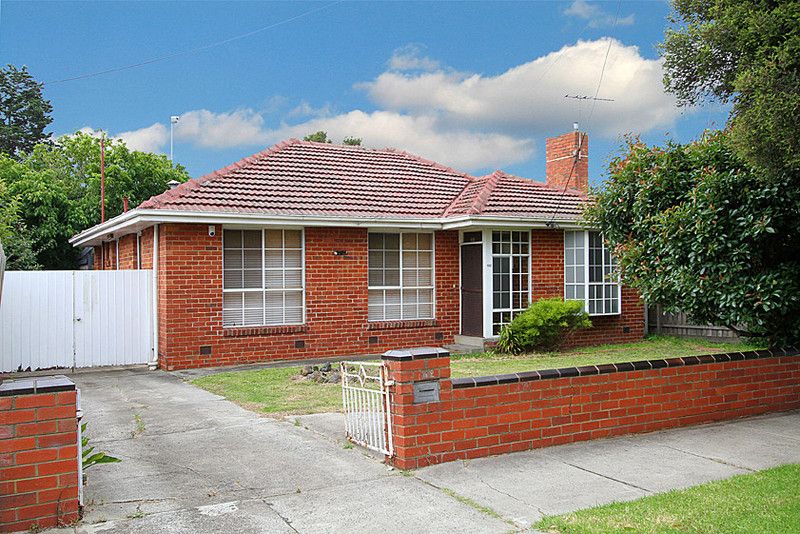 102 Winter Crescent, RESERVOIR VIC 3073