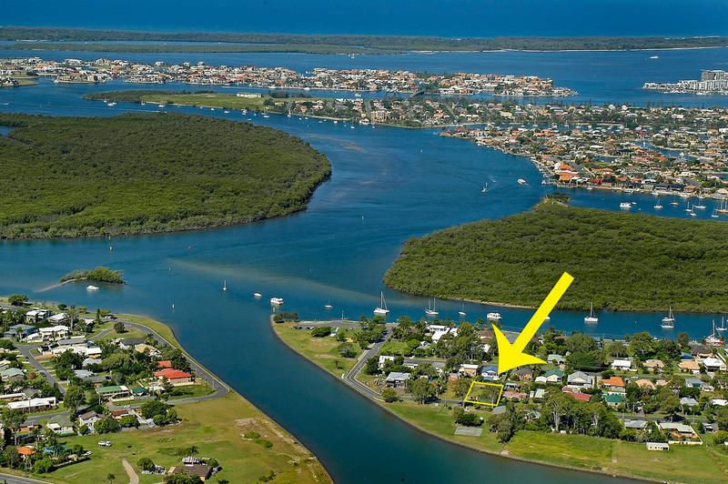 18 Crescent Avenue, HOPE ISLAND QLD 4212