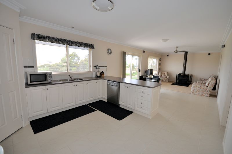 18 Thomson Street, SHELFORD VIC 3329