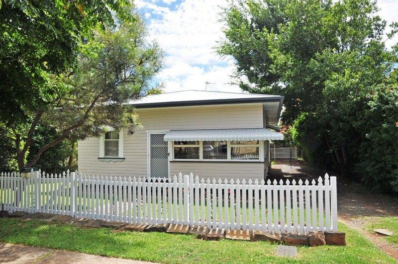 27  Albert Street, NEWTOWN QLD 4350