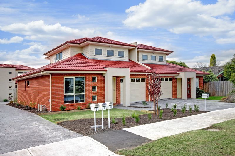 2/10 Dorset Road, PASCOE VALE VIC 3044