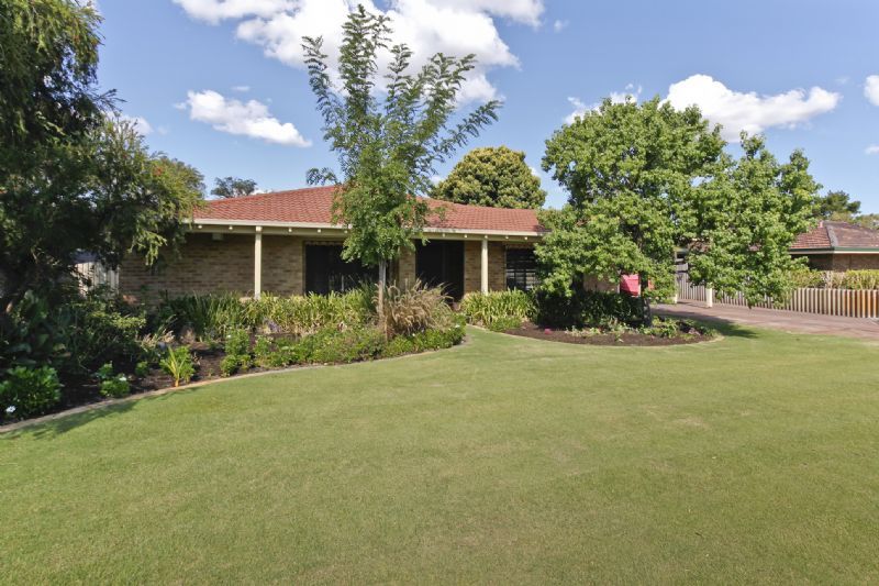 39 Harrington Crescent, LEEMING WA 6149
