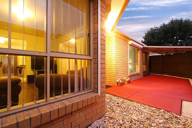 30 Dundee Street, RESERVOIR VIC 3073