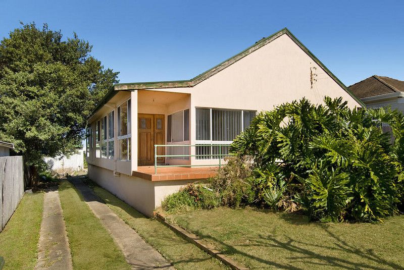 9 Tasman Parade, THIRROUL NSW 2515