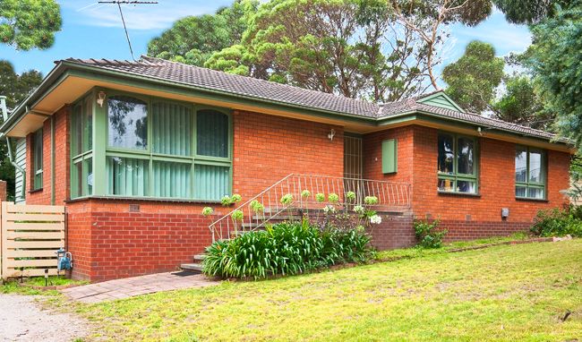 2 Lynn Drive, FERNTREE GULLY VIC 3156