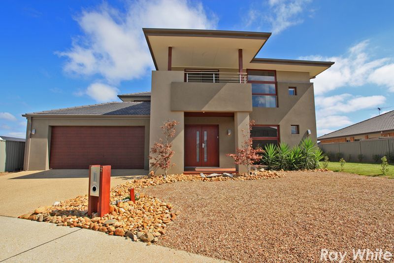 2 Heron Close, PAKENHAM VIC 3810
