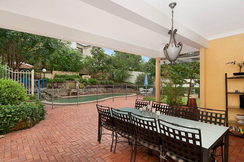 93 Ironbark Road, CHAPEL HILL QLD 4069