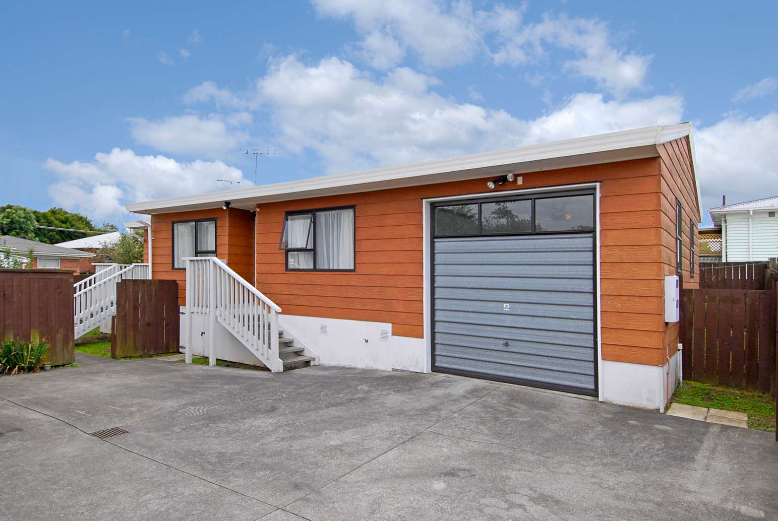 2/66 Tawa Crescent photo 0