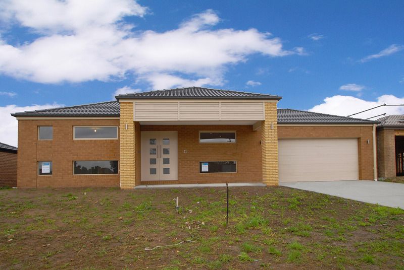 71 Diamond Parade, SKYE VIC 3977
