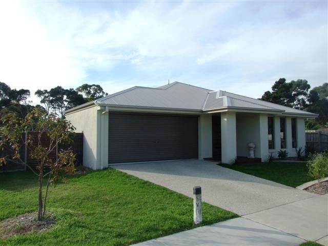 23 Robert Drive, COWES VIC 3922