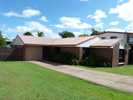 9 Pine Street, FLINDERS VIEW QLD 4305