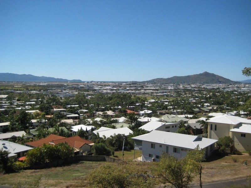 9 Tableland Terrace, MOUNT LOUISA QLD 4814