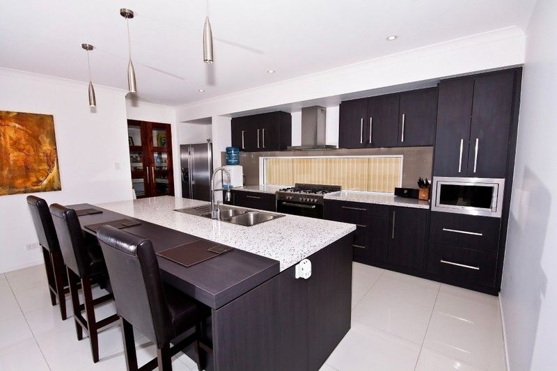 17 Golden Bear Drive, ARUNDEL QLD 4214