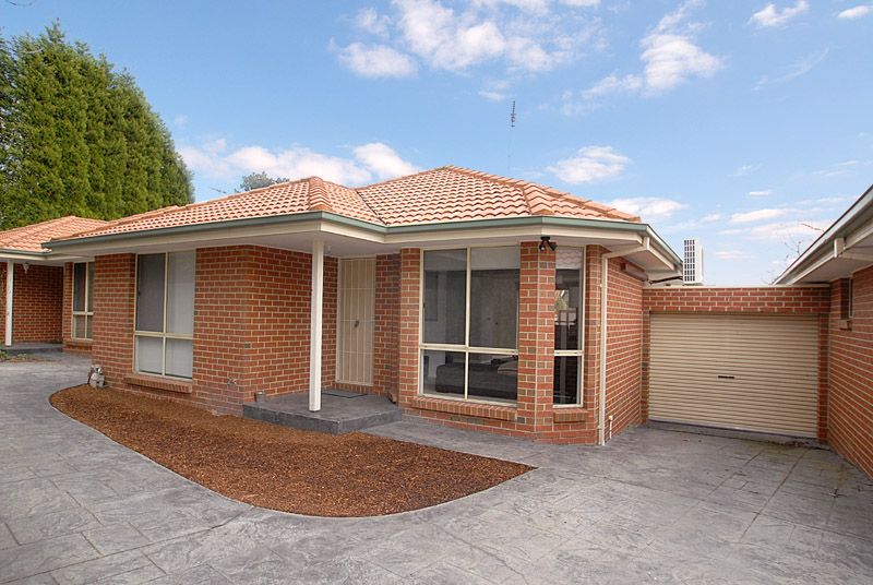 17 Lakeview Avenue, ROWVILLE VIC 3178