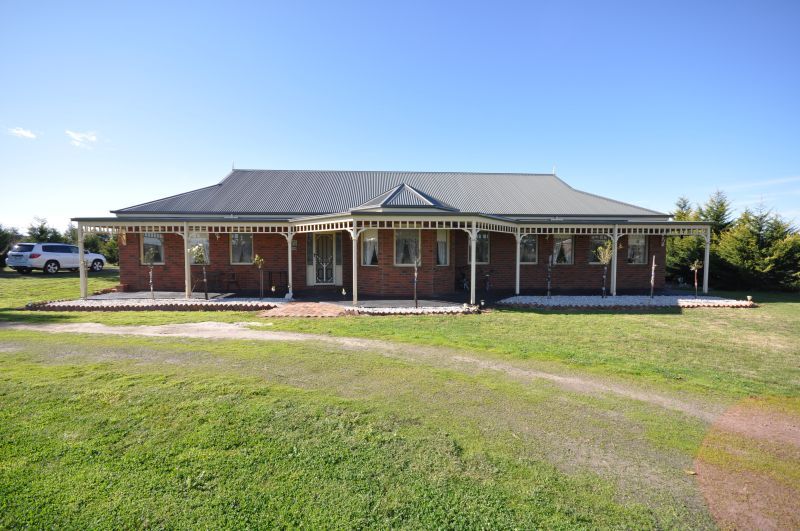 8 Inverlochy Drive, BANNOCKBURN VIC 3331