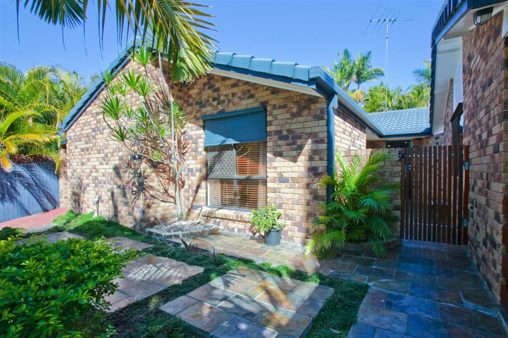 9 Stonyfell Court, HOLLAND PARK, QLD 4121