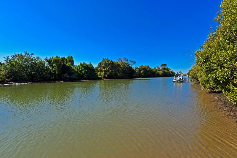 8 Saltwater Terrace, HELENSVALE, QLD 4212
