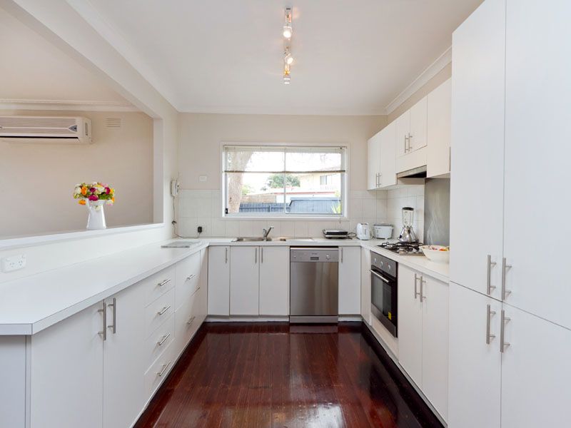4 Emery Drive, DINGLEY VILLAGE VIC 3172