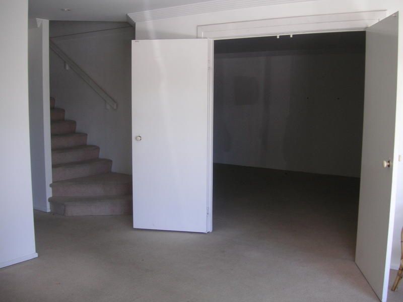 CARRARA, QLD 4211