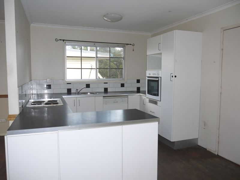 CRESTMEAD, QLD 4132