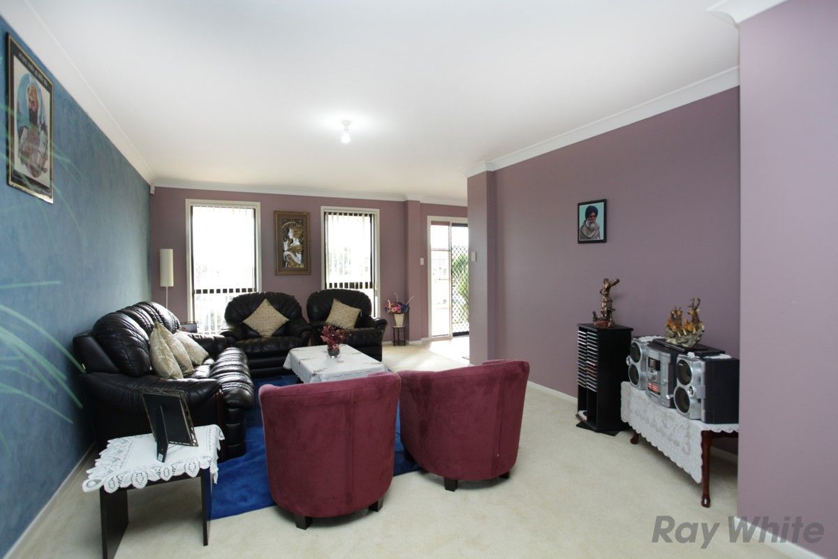 31 Boldero Crescent, GLENMORE PARK, NSW 2745