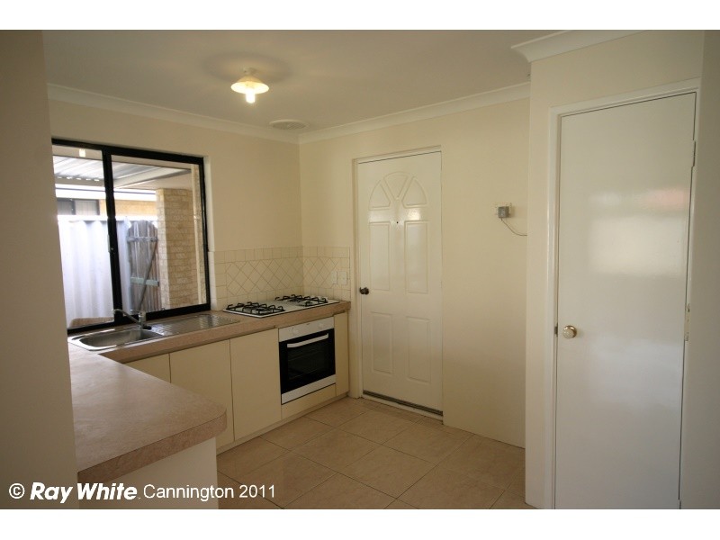 13 Mannix Pass, QUEENS PARK, WA 6107