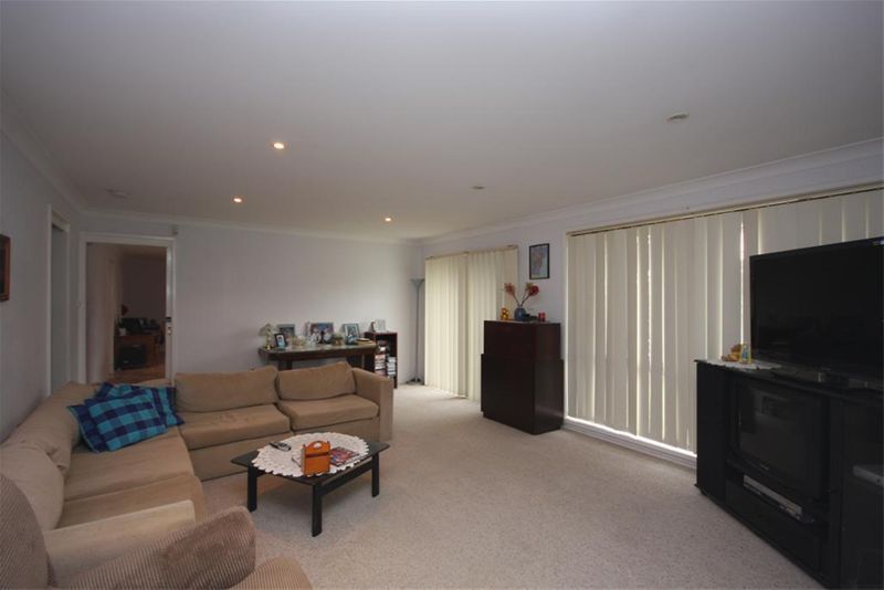 11 Rhodes Parade, WINDERMERE PARK, NSW 2264