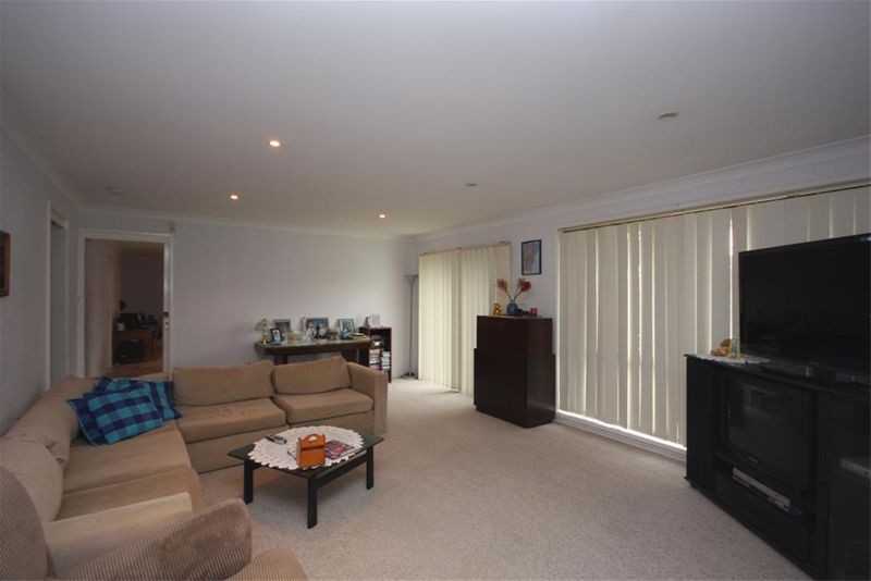 11 Rhodes Parade, WINDERMERE PARK, NSW 2264