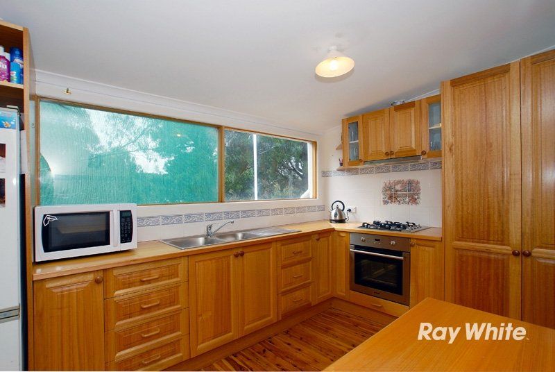 35 Glenalva Parade, CANNONS CREEK VIC 3977