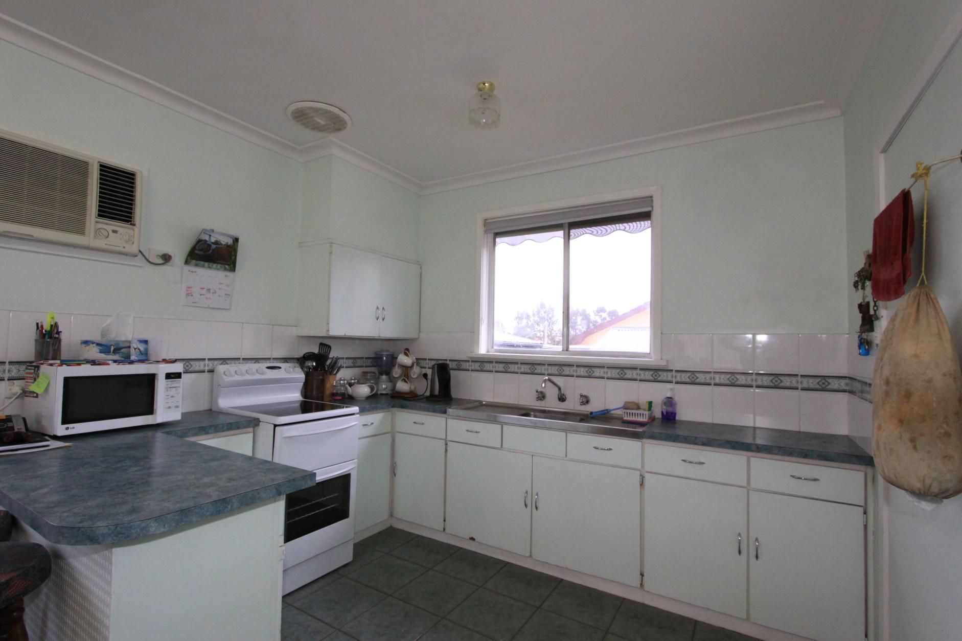 32 Wesley Street, KANGAROO FLAT, VIC 3555