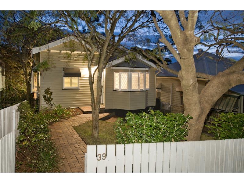 39 Lintern Street, RED HILL QLD 4059