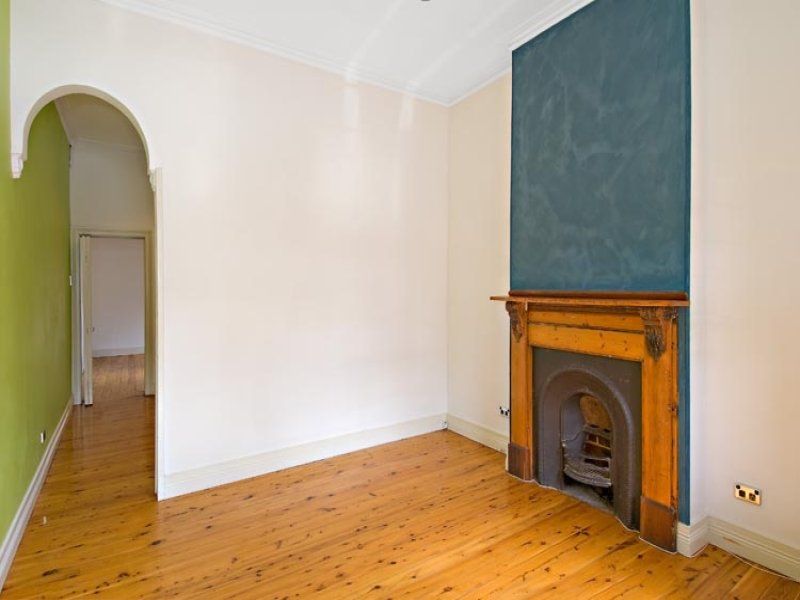 33 Morrissey Road, ERSKINEVILLE, NSW 2043