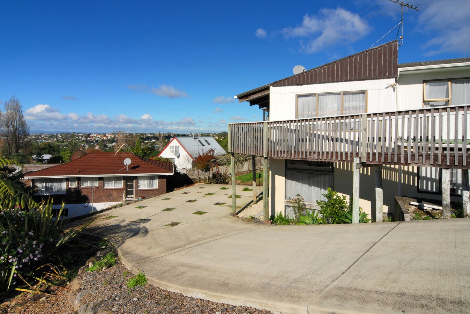 449 Glenfield Road, GLENFIELD, North Shore City