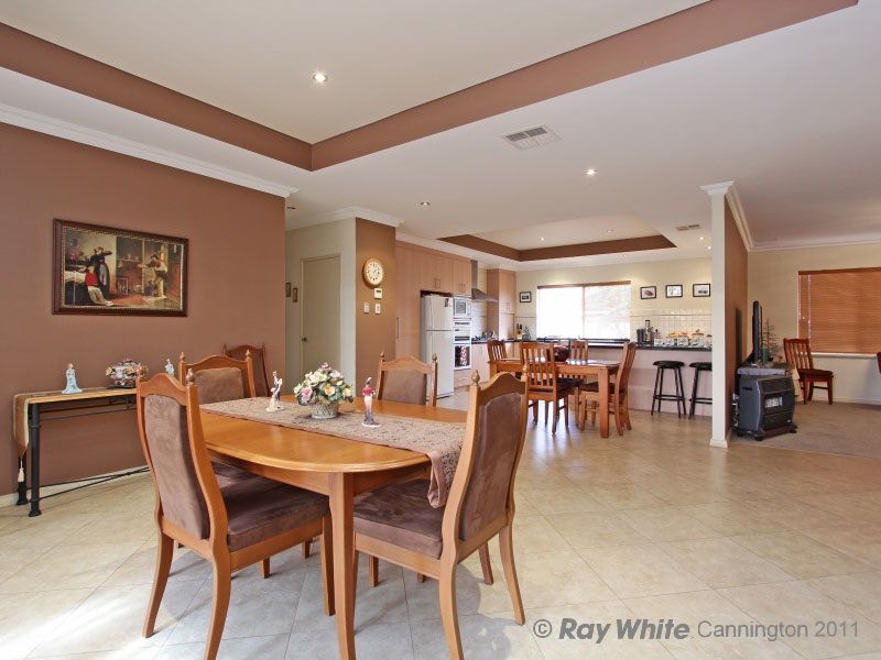 2 Dennis Way, CANNING VALE, WA 6155