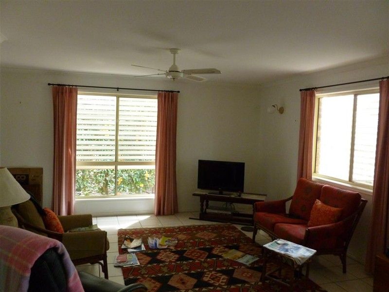 52 WILLIAM, URANGAN, QLD 4655