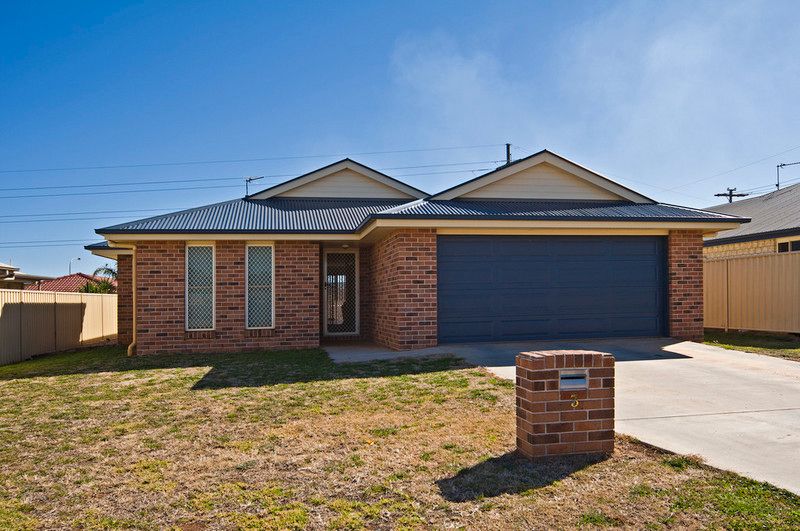 3 Ace Drive, GLENVALE, QLD 4350