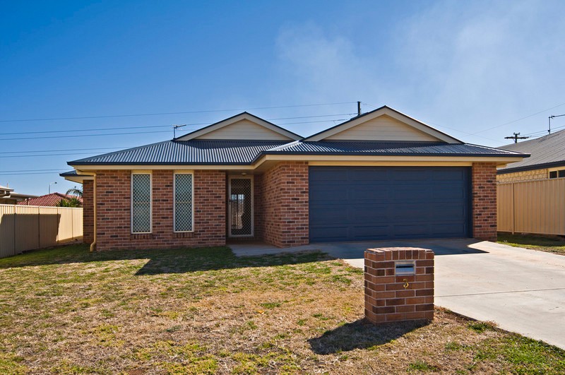 3 Ace Drive, GLENVALE, QLD 4350